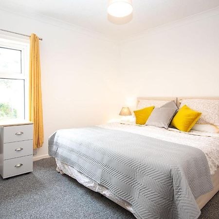 Bright 3 Bedroom Townhouse Near City Centre NWI Extérieur photo