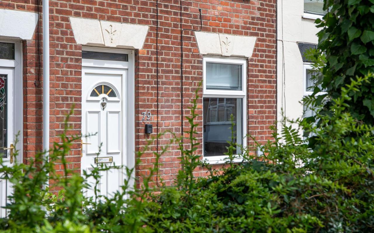 Bright 3 Bedroom Townhouse Near City Centre NWI Extérieur photo