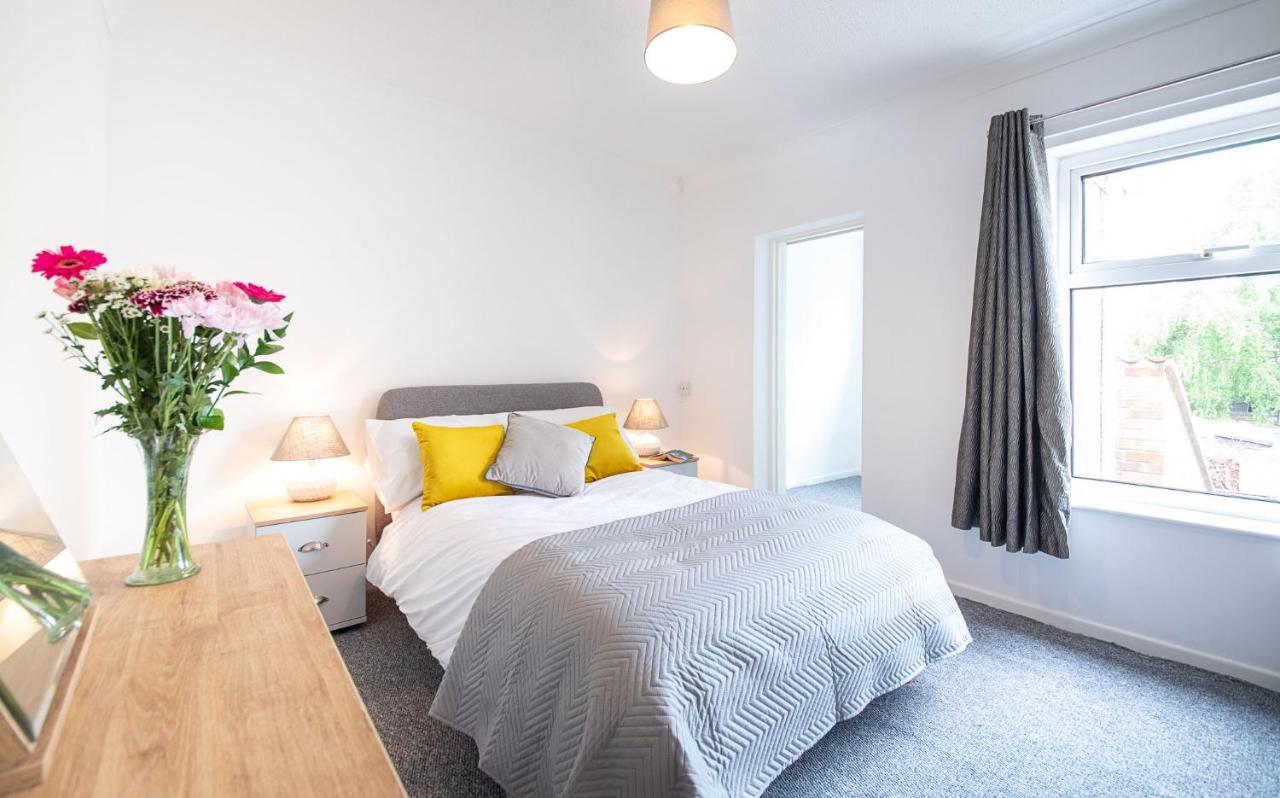 Bright 3 Bedroom Townhouse Near City Centre NWI Extérieur photo